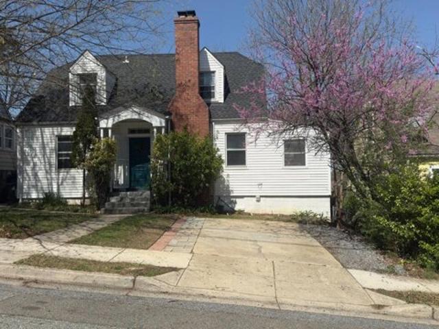 House for sale in Mount Rainier