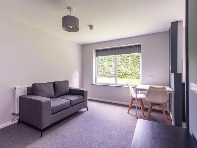 Apartment for rent in Clifton, Haddon