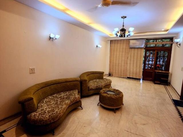 Villa for rent in Deri