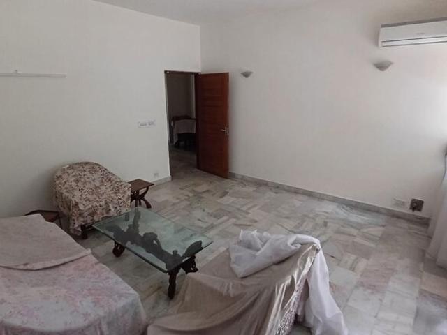Flat for rent in Deri