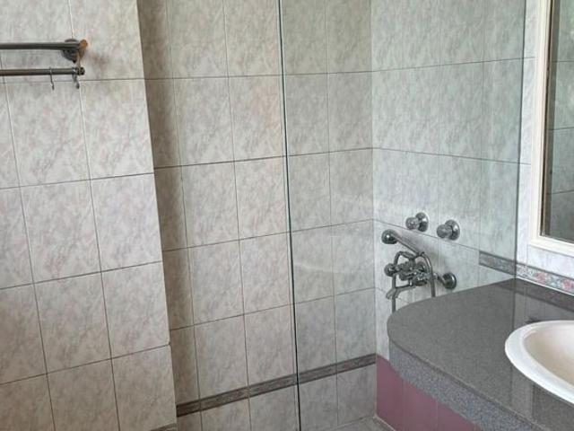 Property for rent in Deri