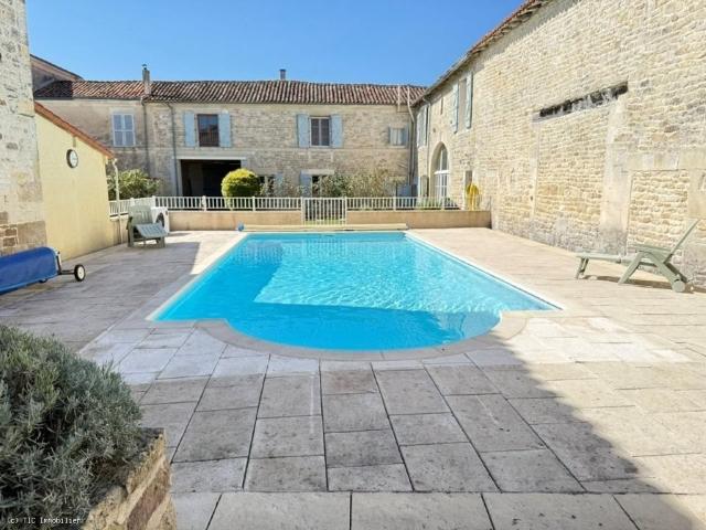 Maison vente à Confolens, Aigre