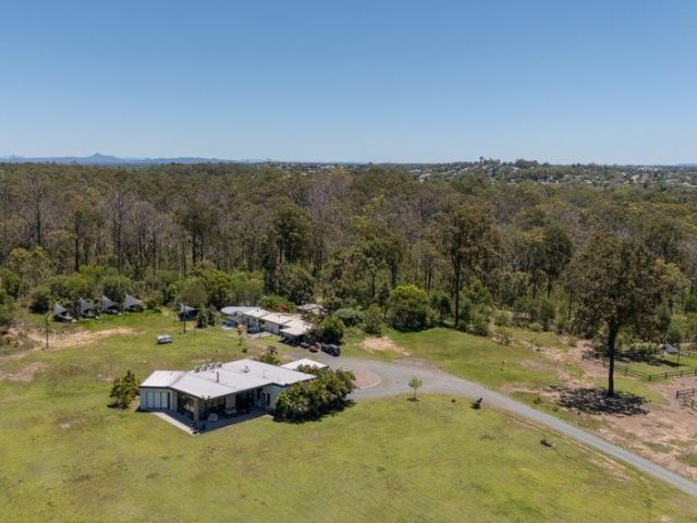 Cottage for sale in Priestdale, Greater Brisbane