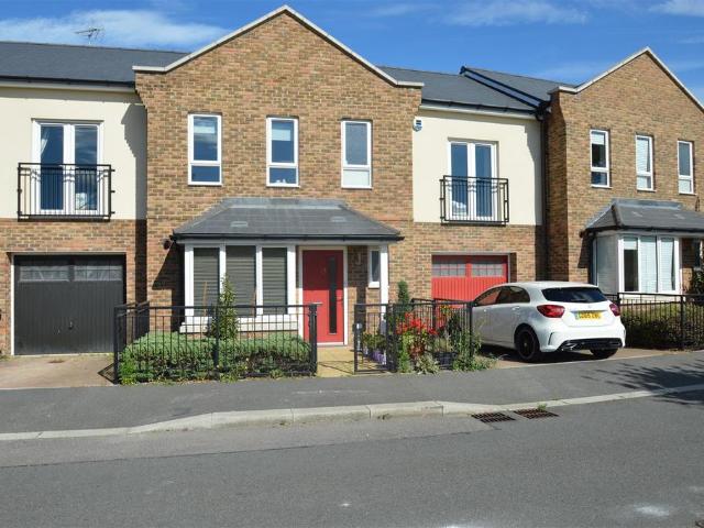 House for rent in Swanscombe and Greenhithe, Monks Orchard