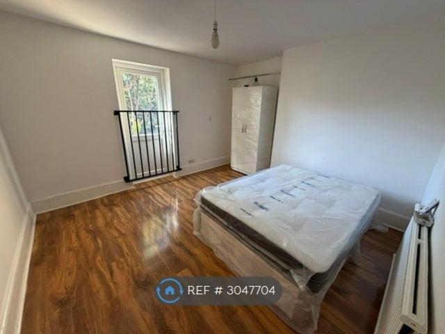 House for rent in Myatt's Fields, Greater London