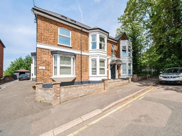 Apartment for rent in Hatching Green, Five Acres