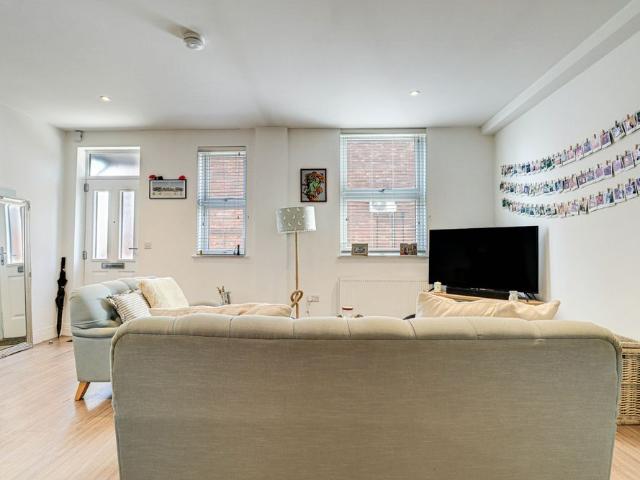 Apartment for rent in Hatching Green, Five Acres