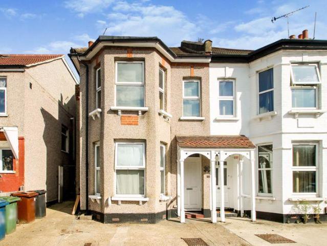 Apartment for rent in Lane, Greater London