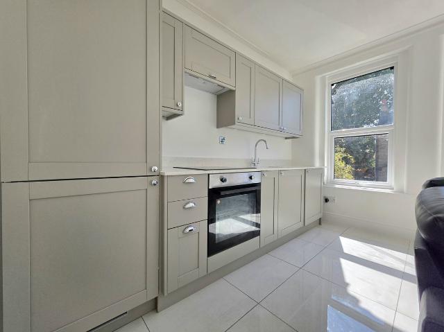 Apartment for rent in Myatt's Fields, Greater London