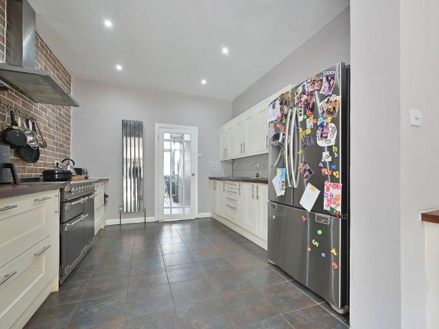 Apartment for rent in Lane, Greater London