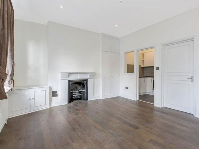 Studio for rent in Victoria, Greater London