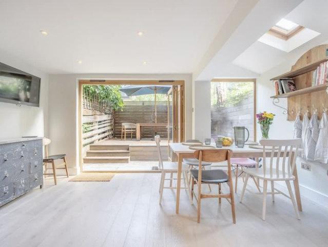 House for rent in Vauxhall, Cat Hill