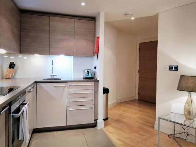 Apartment for rent in Vauxhall, Cat Hill