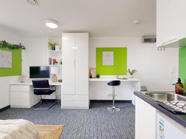 Studio for rent in Calderstones