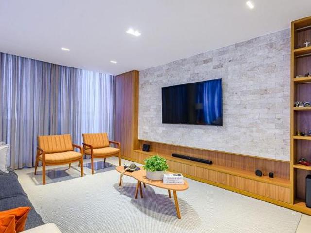 Apartamento venda em Região Geográfica Imediata do Distrito Federal, Região Integrada de Desenvolvimento do Distrito Federal e Entorno