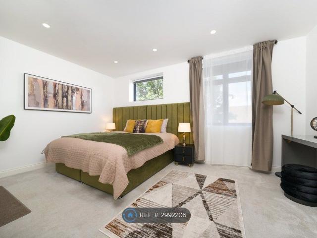 Room for rent in Lane, Greater London