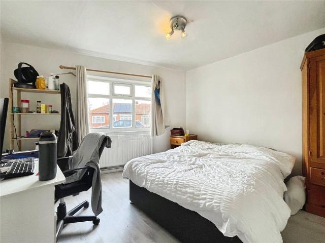 House for rent in Row Town, Surrey
