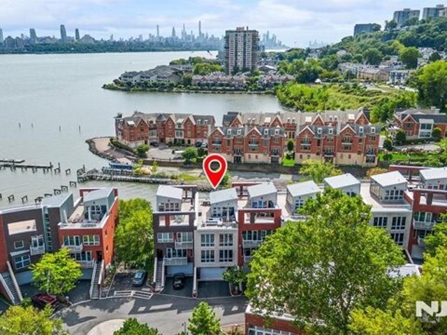 House for sale in Edgewater, Bergen County