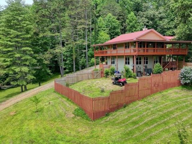 House for sale in Hayesville