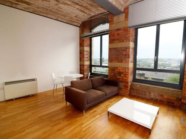 Studio for rent in West Yorkshire