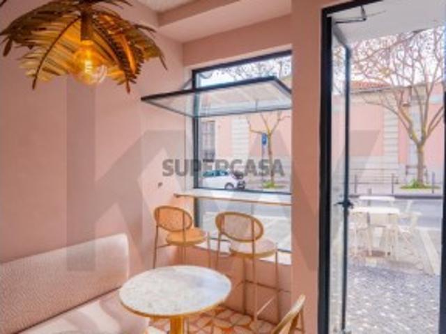 Armazém venda em Lisboa, Ajuda