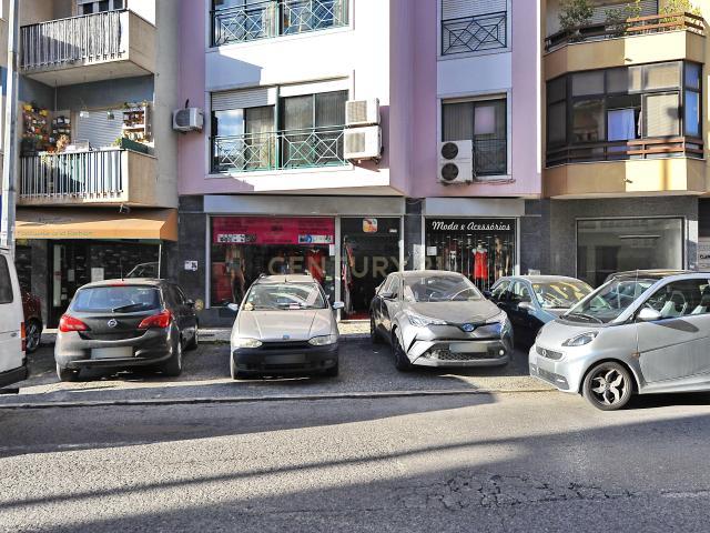 Loja venda em Vale de Carenque, Sintra
