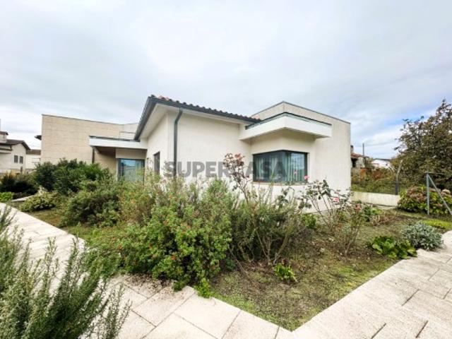 Casa venda em Fataúnços, Viseu