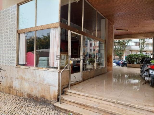 Armazém venda em Núcleo Urbano Histórico de Algés, Oeiras
