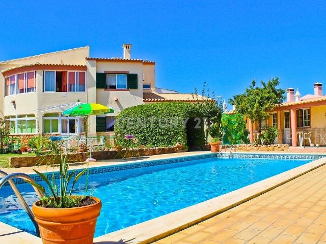 Vende Se Moradia Com 3 Quartos E Piscina Na Belavista Parchal Perto De Ferragudo E Carvoei... Vende Se Moradia Com 3 Quartos E Piscina Na Belavista Parchal Perto De Ferragudo E Carvoei...