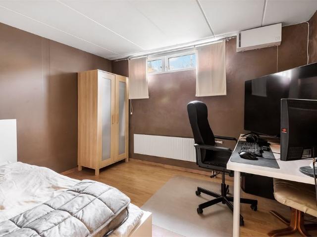 Hus hyra i Söderby, Handen