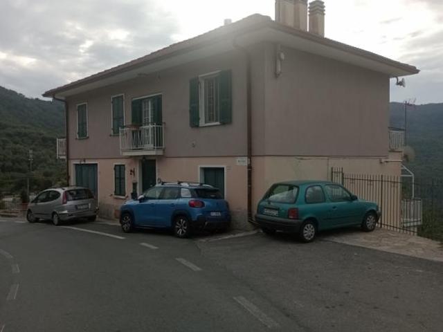 Villa Indipendente in vendita a Cesio, Provincia di Imperia