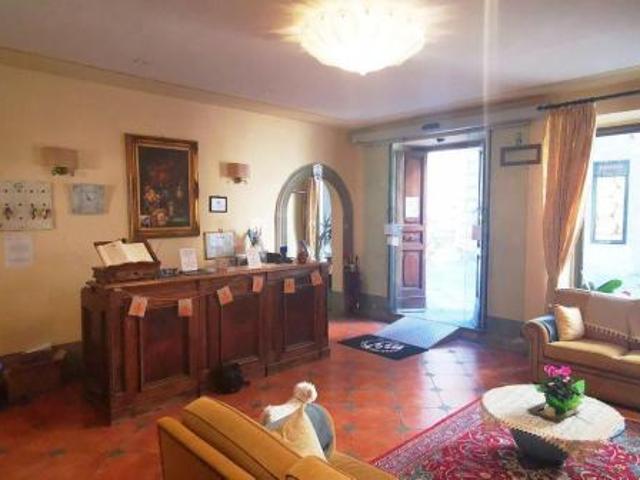 Locale Commerciale in vendita a Monte San Savino, Toscana