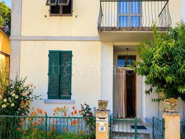 Appartamento in vendita a Montevarchi, Toscana