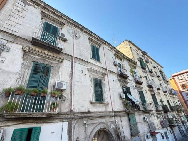 Monolocale in vendita a Vicaria, Napoli