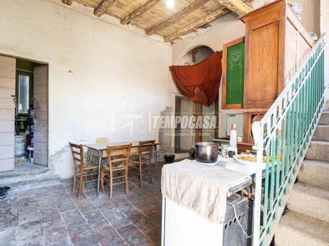 Villa Indipendente in vendita a Rogeno, Lombardia