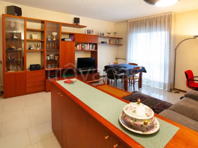 Appartamento in vendita a Varedo, Lombardia