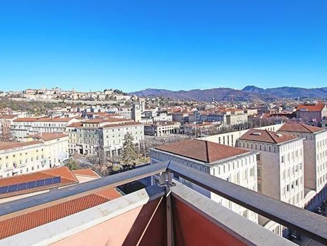 Attico in vendita a Borgo Palazzo, Bergamo