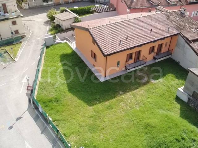 Attico in vendita a Alzano Lombardo, Lombardia