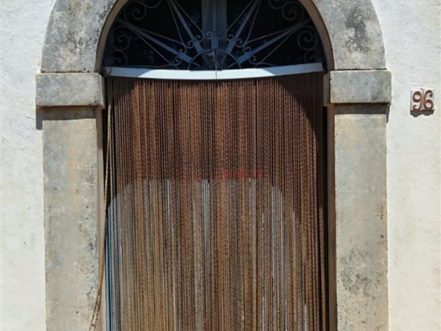 Locale Commerciale in vendita a Puglia, Brindisi
