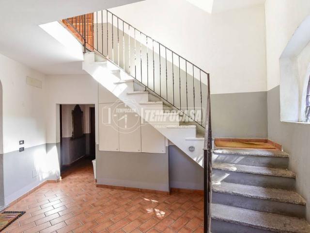 Appartamento in vendita a Crevenna, Erba