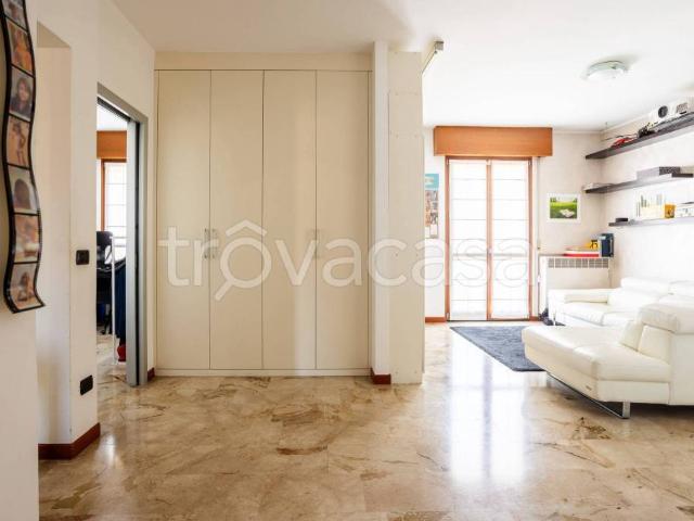 Appartamento in vendita a Quartiere Marchesina, Trezzano Sul Naviglio