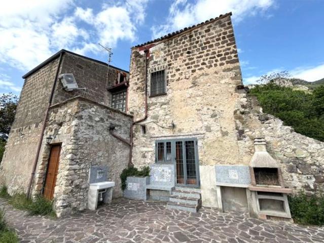 Appartamento in vendita a Galluccio, Campania