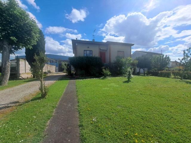 Villa Indipendente in vendita a Bergantino, Veneto