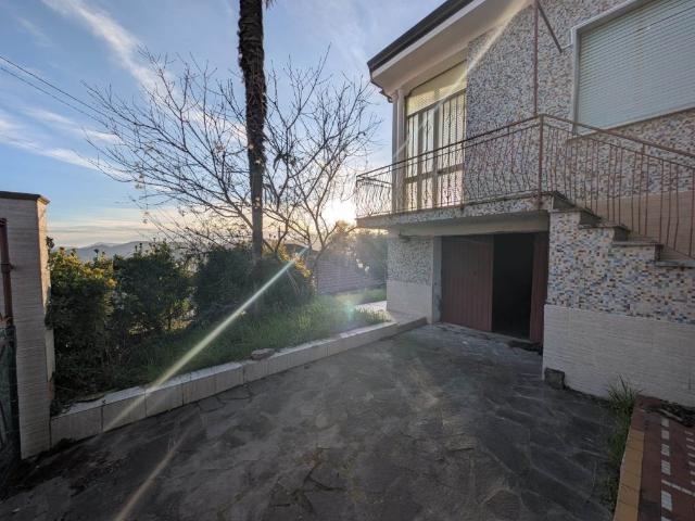 Villa Indipendente in vendita a Bolano, Liguria