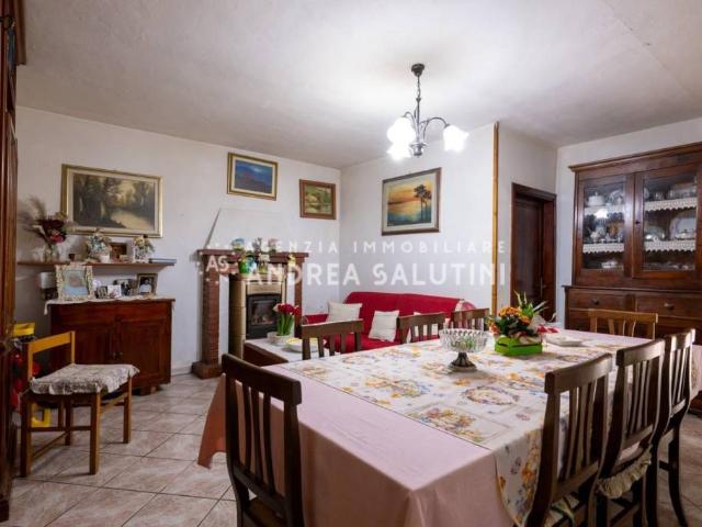 Villa Indipendente in vendita a Cascine di Buti, Buti