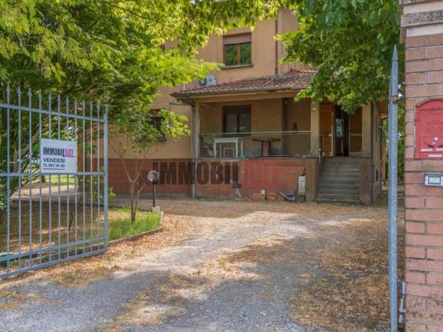 Villa Indipendente in vendita a Terra di Mezzo, Re