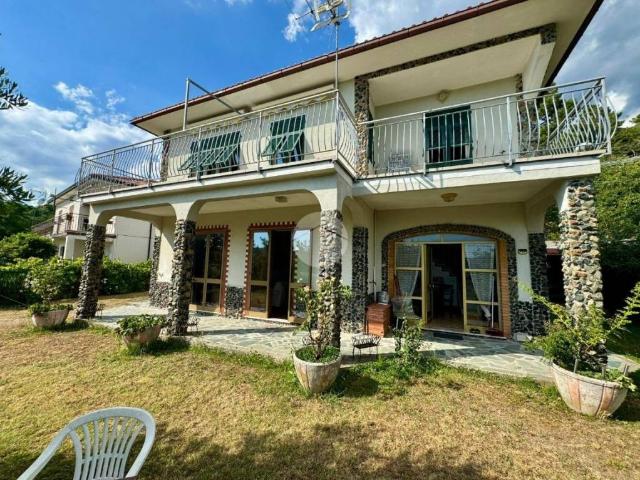 Villa Indipendente in vendita a Carro, Liguria