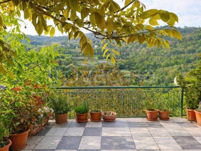 Villa Indipendente in vendita a Carro, Liguria