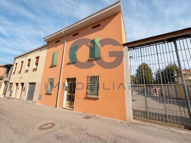 Villa Indipendente in vendita a Cento, Ferrara