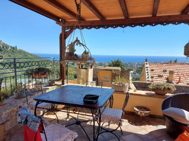 Villa Indipendente in vendita a Ceriale, Liguria